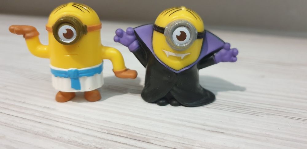 Міньйон. Пластмасові фігурка.
