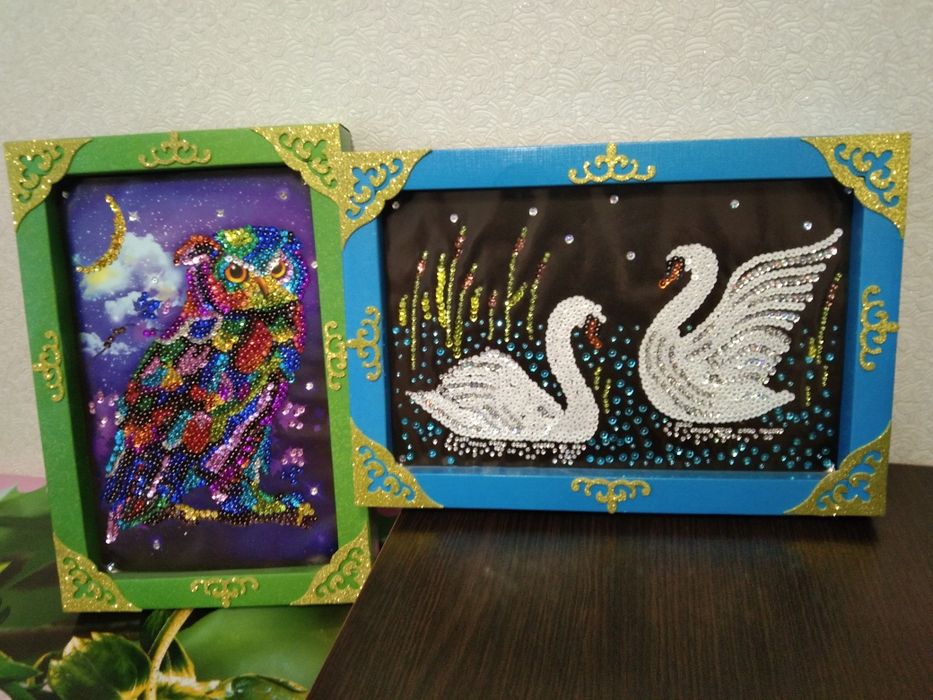 Картина з пайєток лебеді сова