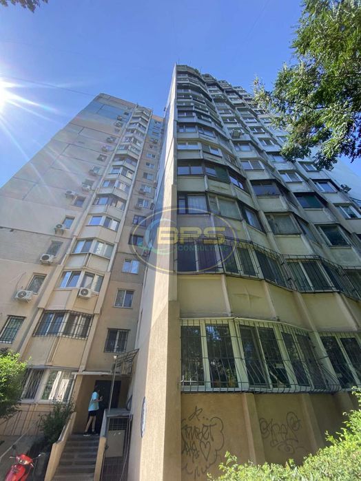 Продаж однокімнатної квартири на Варненській.