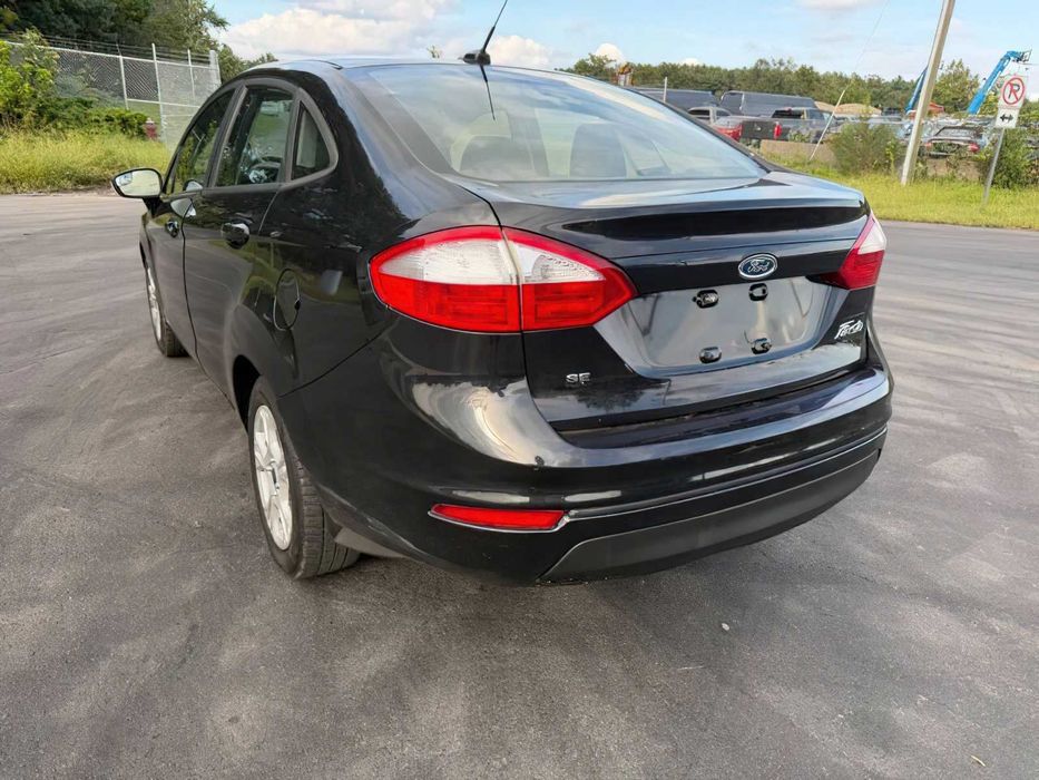 Ford Fiesta Titanium      2015