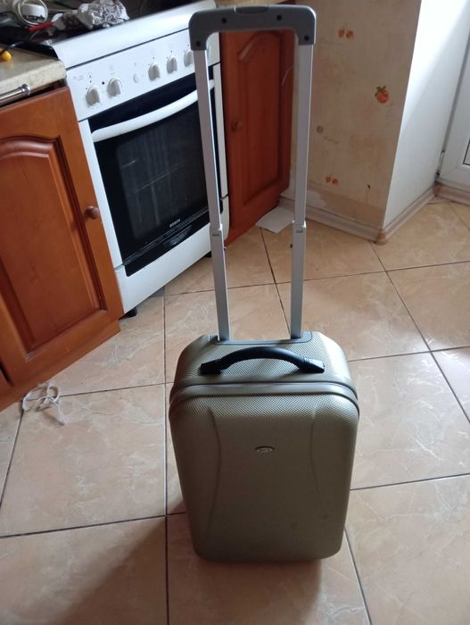 Продам маленький чемодан