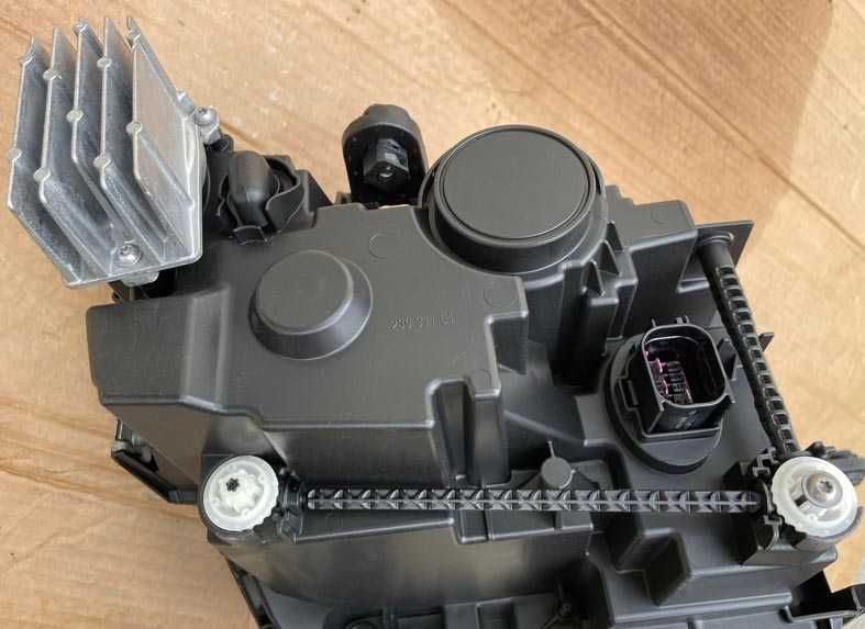 otica frontal ESQ seat ateca FULL LED . fase 2