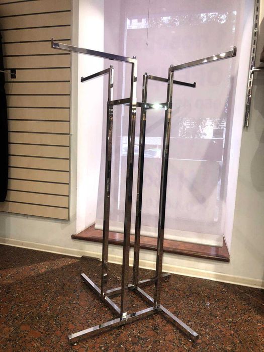 Манекени жіночі  ,чоловічі ( вживані ) та інше торгівельне обладнання