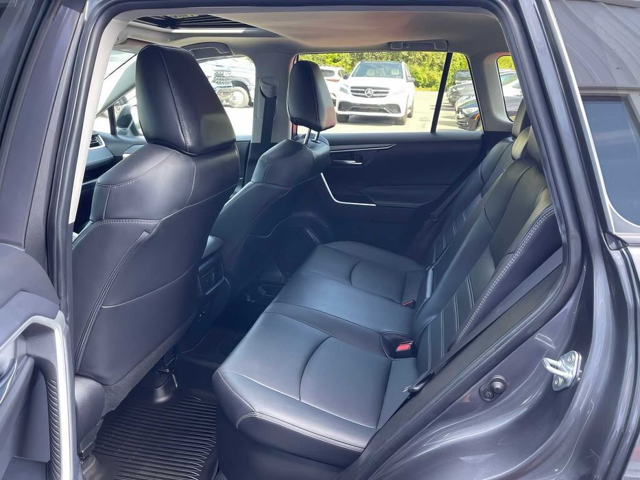 Toyota RAV4      2022