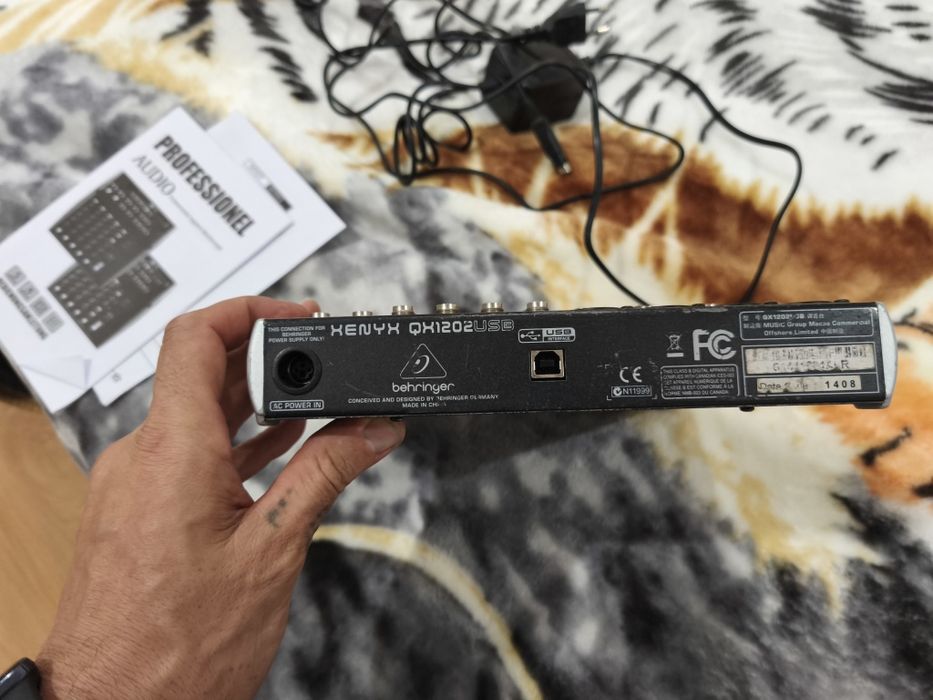 Mesa de som com 12 canais