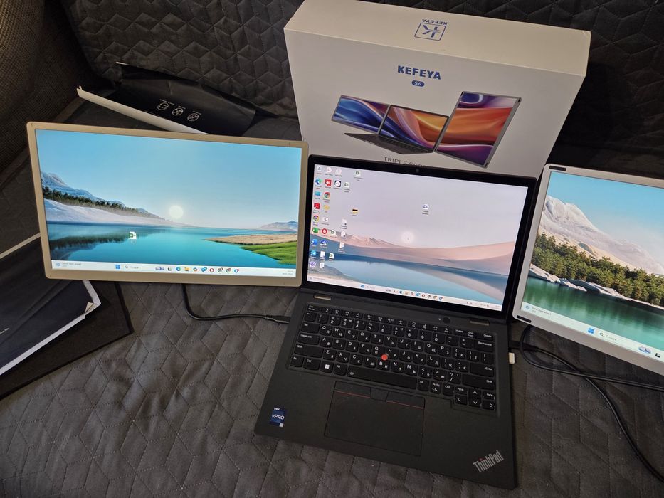 Два додаткові портативні екрани