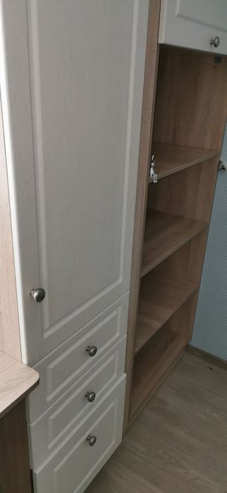 Стінка, шафа, стіл, меблі у спальню