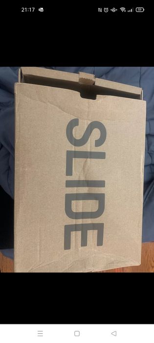 Chinelos yeezy novos