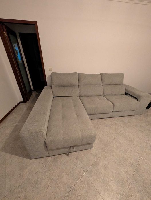 Sofá novo, sem marcas de uso