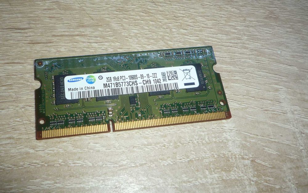 память для ноутбука 2 gb. DDR3  10600