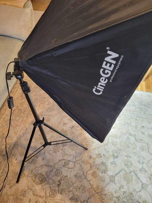 Zestaw oświetlenia studyjnego – softbox + statyw + żarówka 85W 5500K