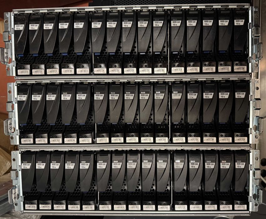 Жорсткий диск  вінчестер hdd sas 600gb 15k 3.5 VNX5500