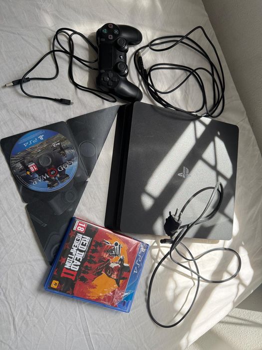 Vendo PS4 Completo + Jogos Read Dead 2 e God of War 2018