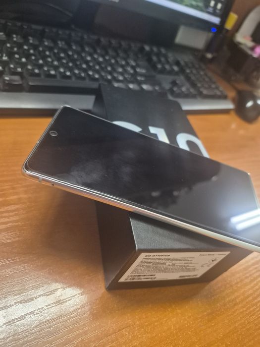 Смартфон Samsung S10 lite