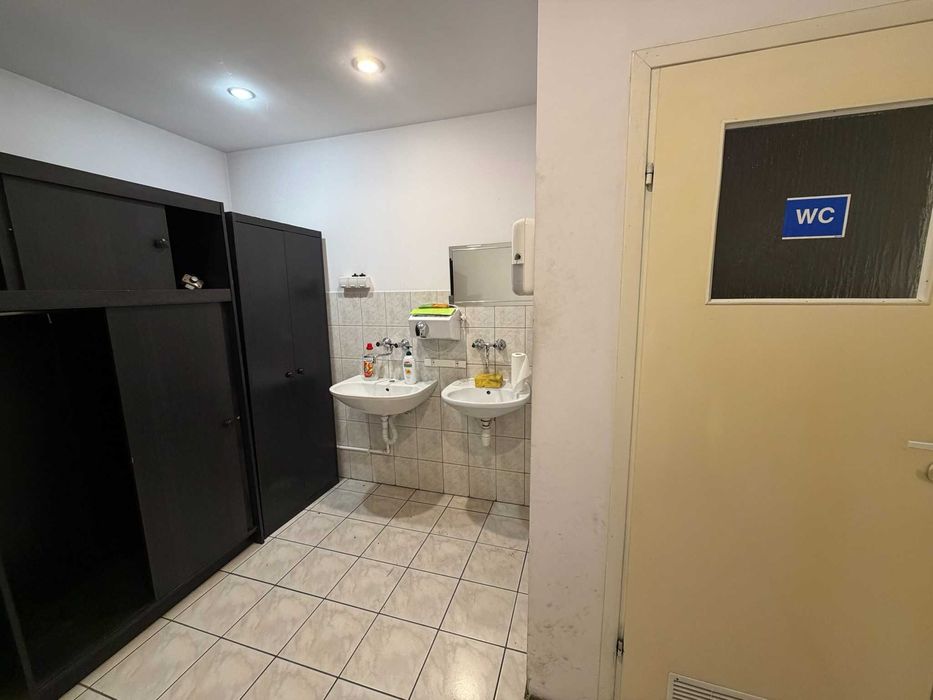 Hala biurowo-magazynowa 900m² blisko trasy S2