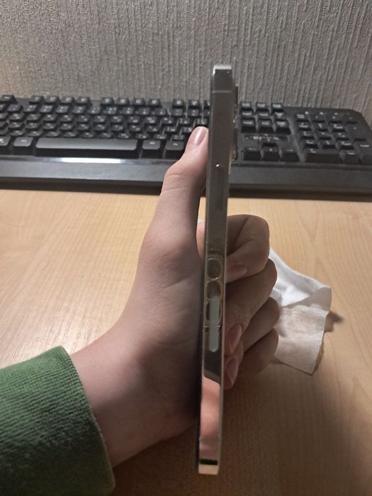 гарний IPhone 12 pro max 256gb