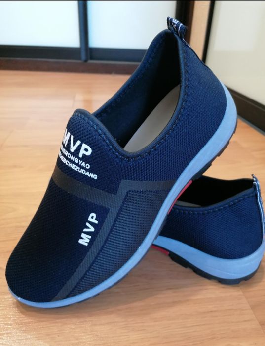 Легке текстильне взуття.