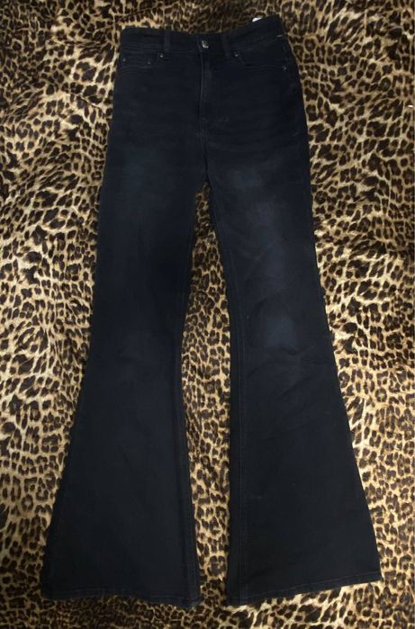 Джинси кльош bershka, pull&bear