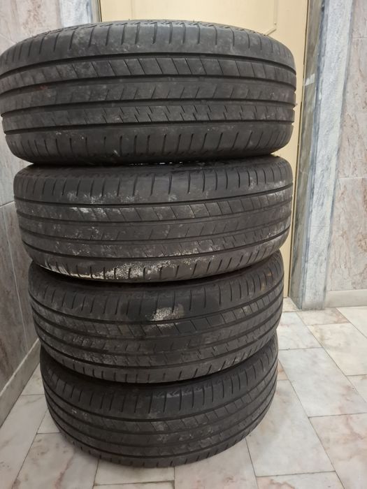 Pneus 225 60 R 18