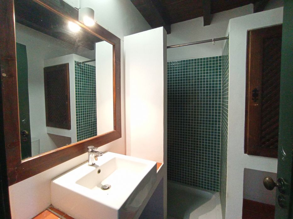 Arrendamento T2+1 garagem e espaço exterior