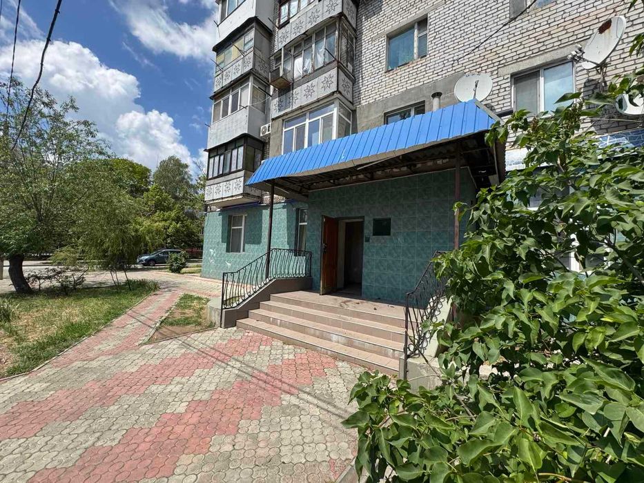 Продаю фасадне приміщення біля Аграрної академії. ц1