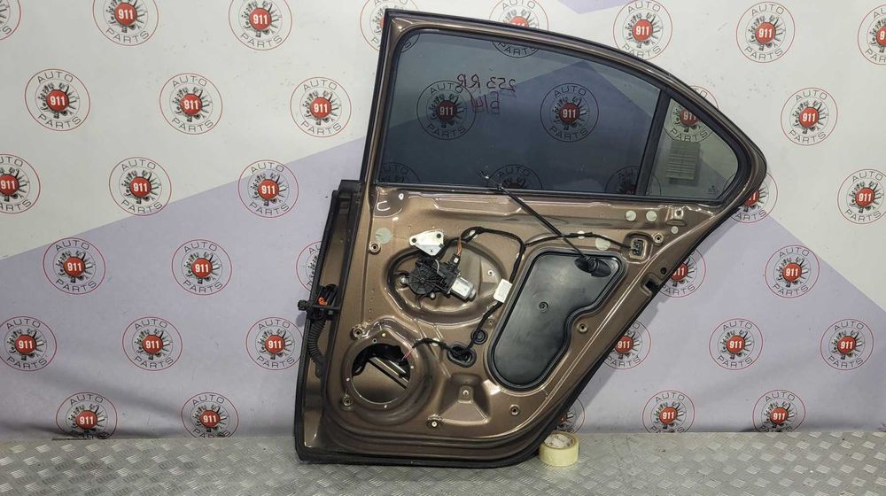 Задні праві двері на Volkwagen Jetta 2010-2018 оригінал