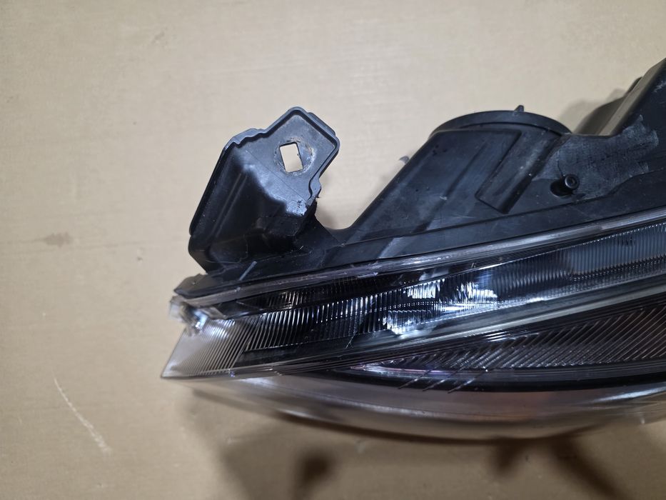 Opel Astra J Lampa przednia 1ZT010012