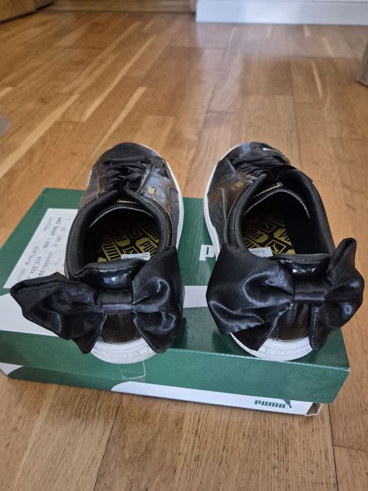 Ténis pretos Puma com laço