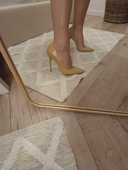 Kazar szpilki czółenka r.41 beżowe kremowe skóra skórzane