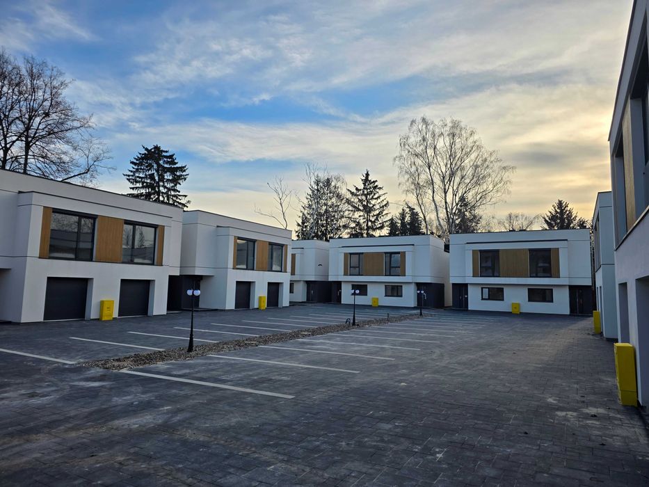 Dom segment z garażem, ogródkiem, bezczynszowe, centrum Wołomina