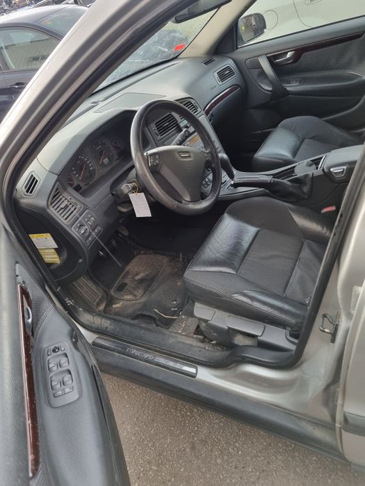 Volvo S60 2.4D de 2002 para peças