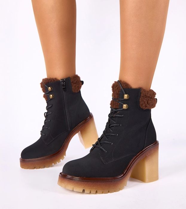 Czarne botki na słupku z futerkiem na cholewce Alona