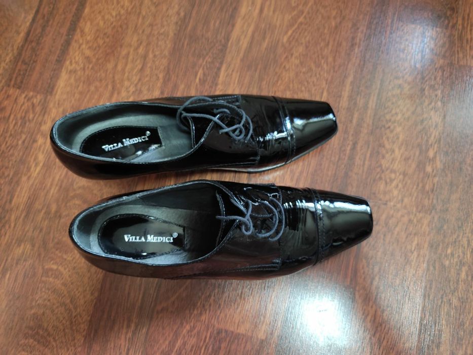 Продам лакированные туфли