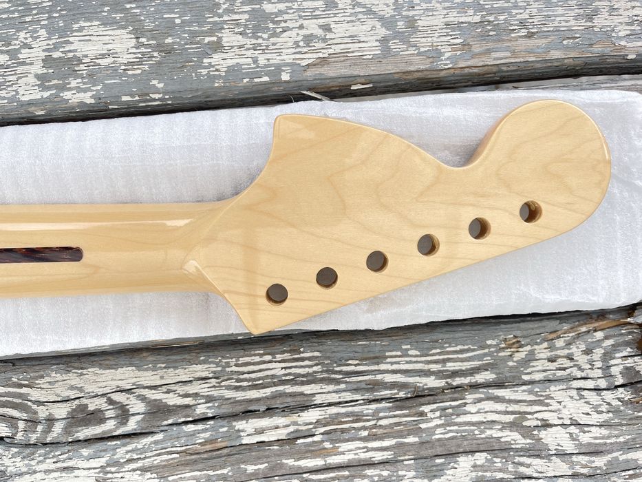 Gryf gitary typu stratocaster Big Head