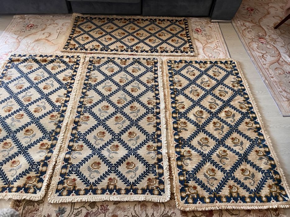 Arraiolos. Medidas, 1=, 1,35x70,=3=1,30x68 cm