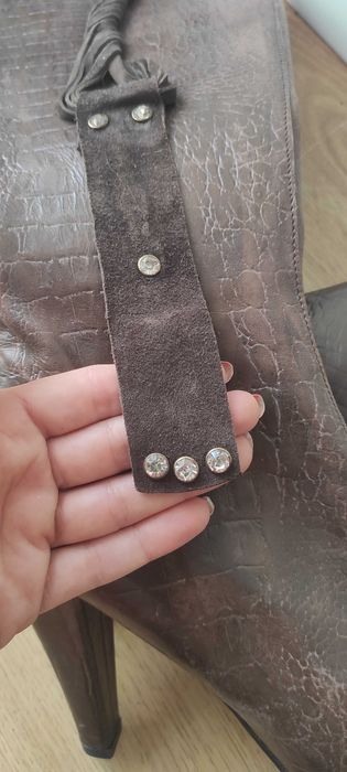 Botas em pele altas como novas