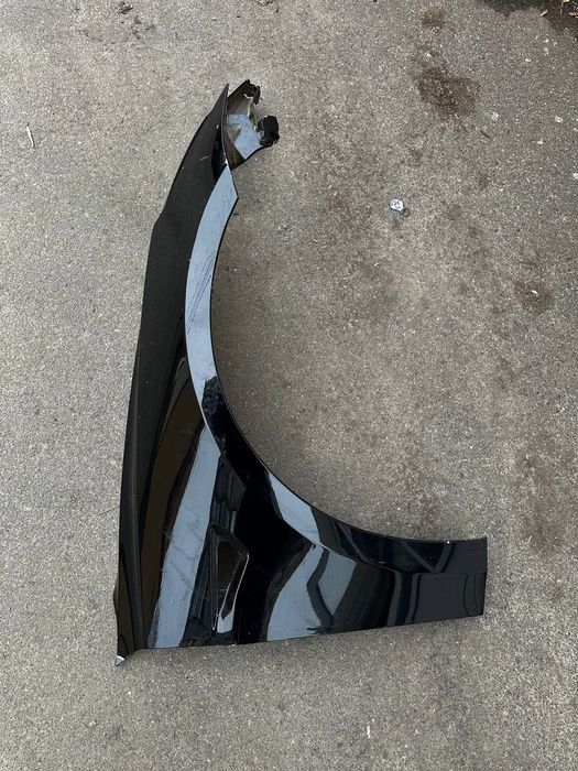 продам крило Tesla 3