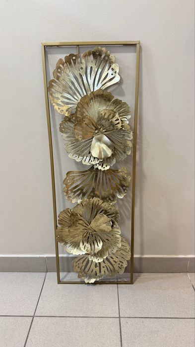 Quadro dourado com flores