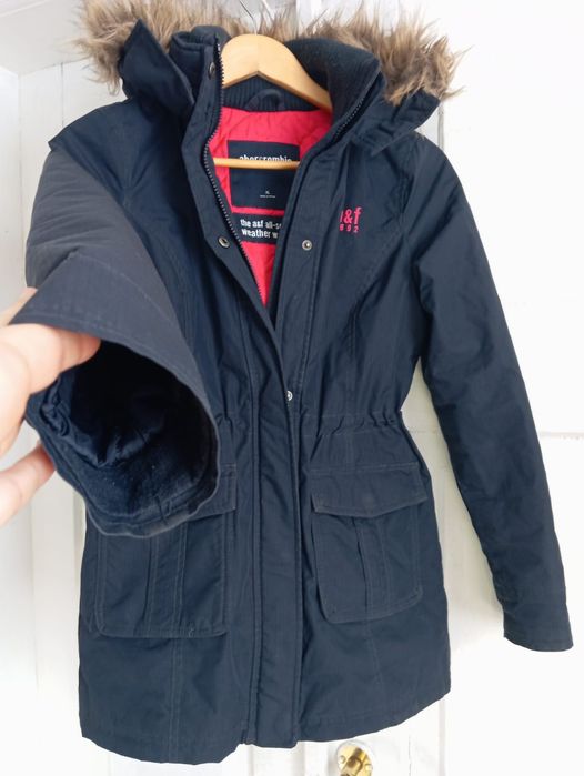 Super kurtka damska parka jest kultowej marki Abercrombie & Fitch.  S. M