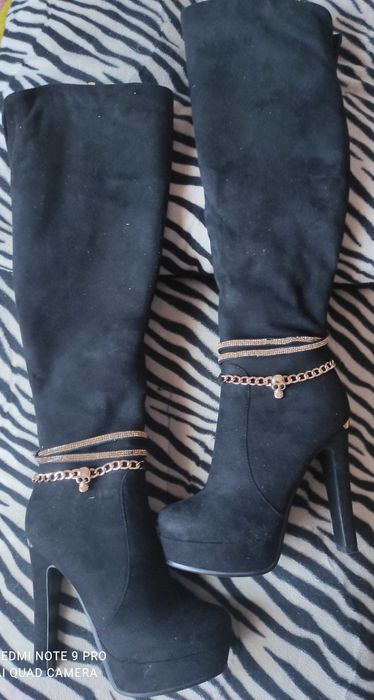 Продам новые сапоги-ботфорты