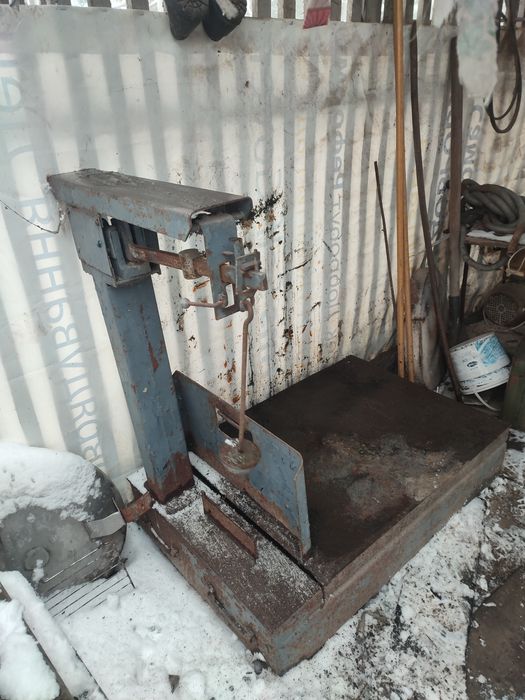 Весы  механические на тонну.