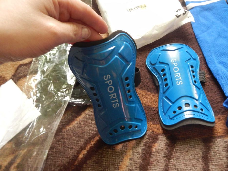 Wyprzedaż->Ochraniacze na piszczele piłki nożnej + getry WADA OPIS!