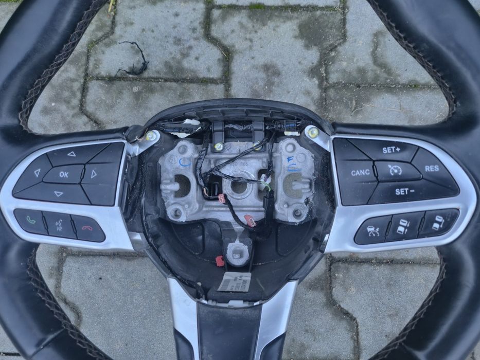 Kierownica chrysler pacifica 17-24r