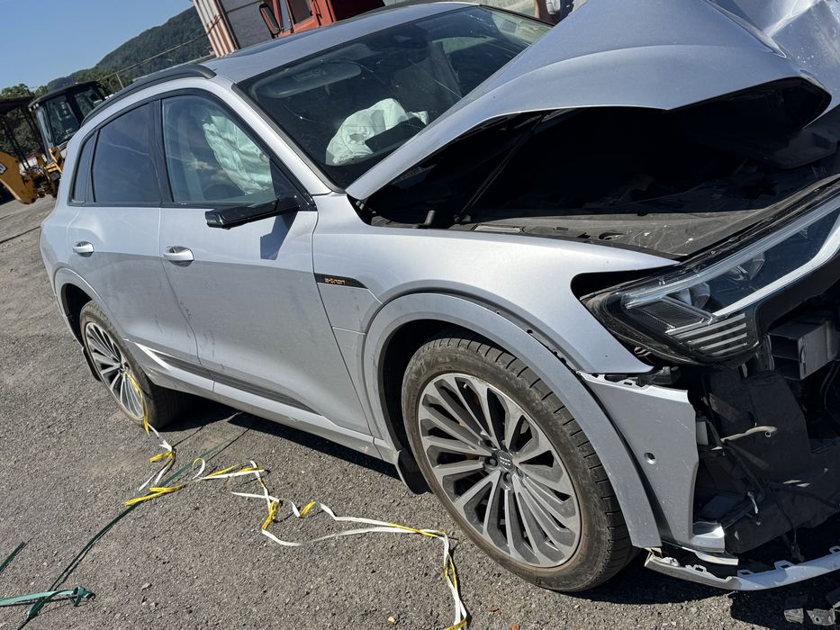 Audi E-Tron після ДТП