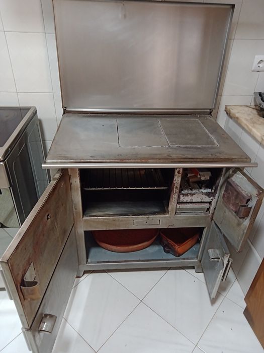 Fogão a lenha em bom estado