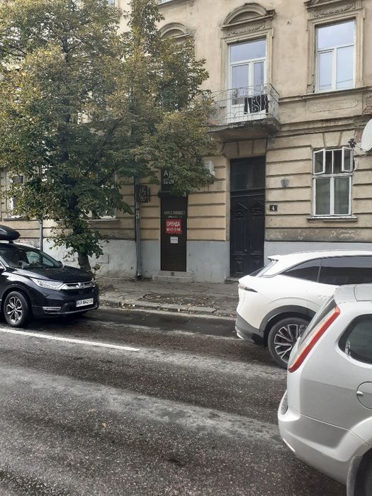 Здається в оренду приміщення  м.Львів кут вул. Антоновича-вул.Бандери