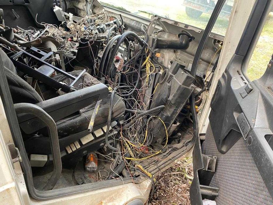 Кабіна MAN F2000 Commandor продається тільки ціла як на фото!