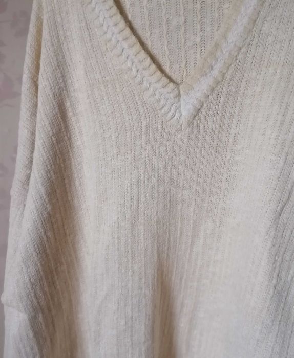 Sweter kremowy z lekkiej dzianiny