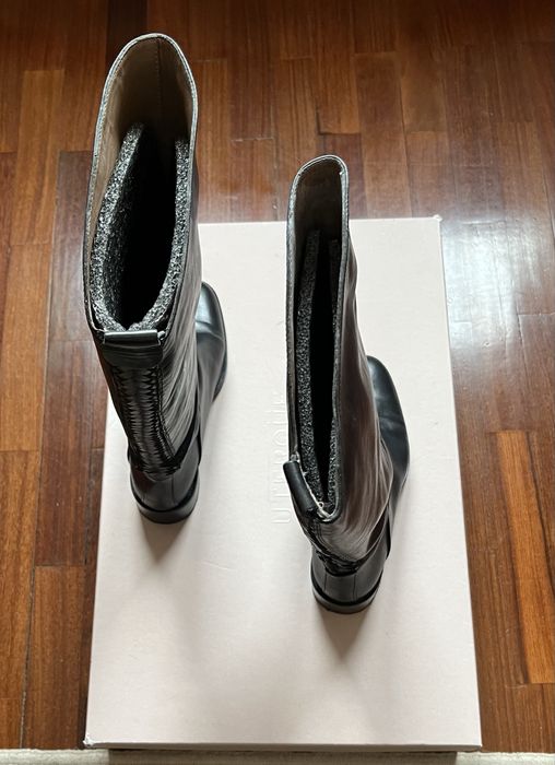 Botas pretas de pele da Uterque, nº 37, (26 cm)usadas algumas vezes.