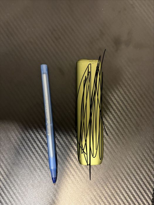 Dlugopis marki iqos